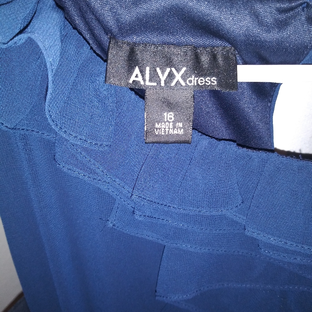 Dress Size 16 - Picture 3 of 4